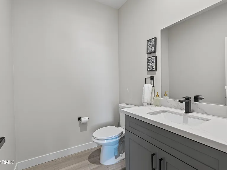 2601 E Clarendon Ave #3 — Photo 16
