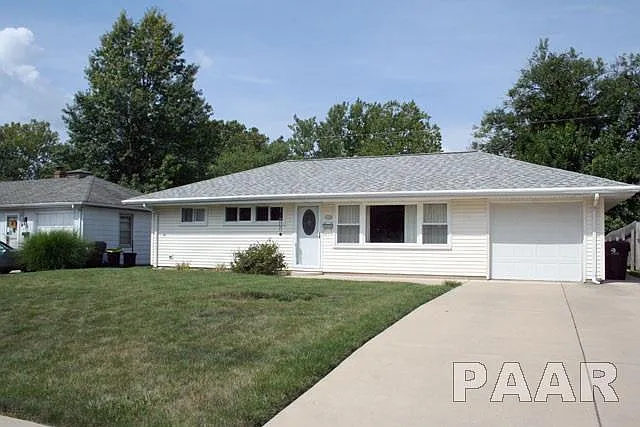 3005 N Victoria Ave photo 1