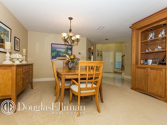 5th image of 172 Colony Dr