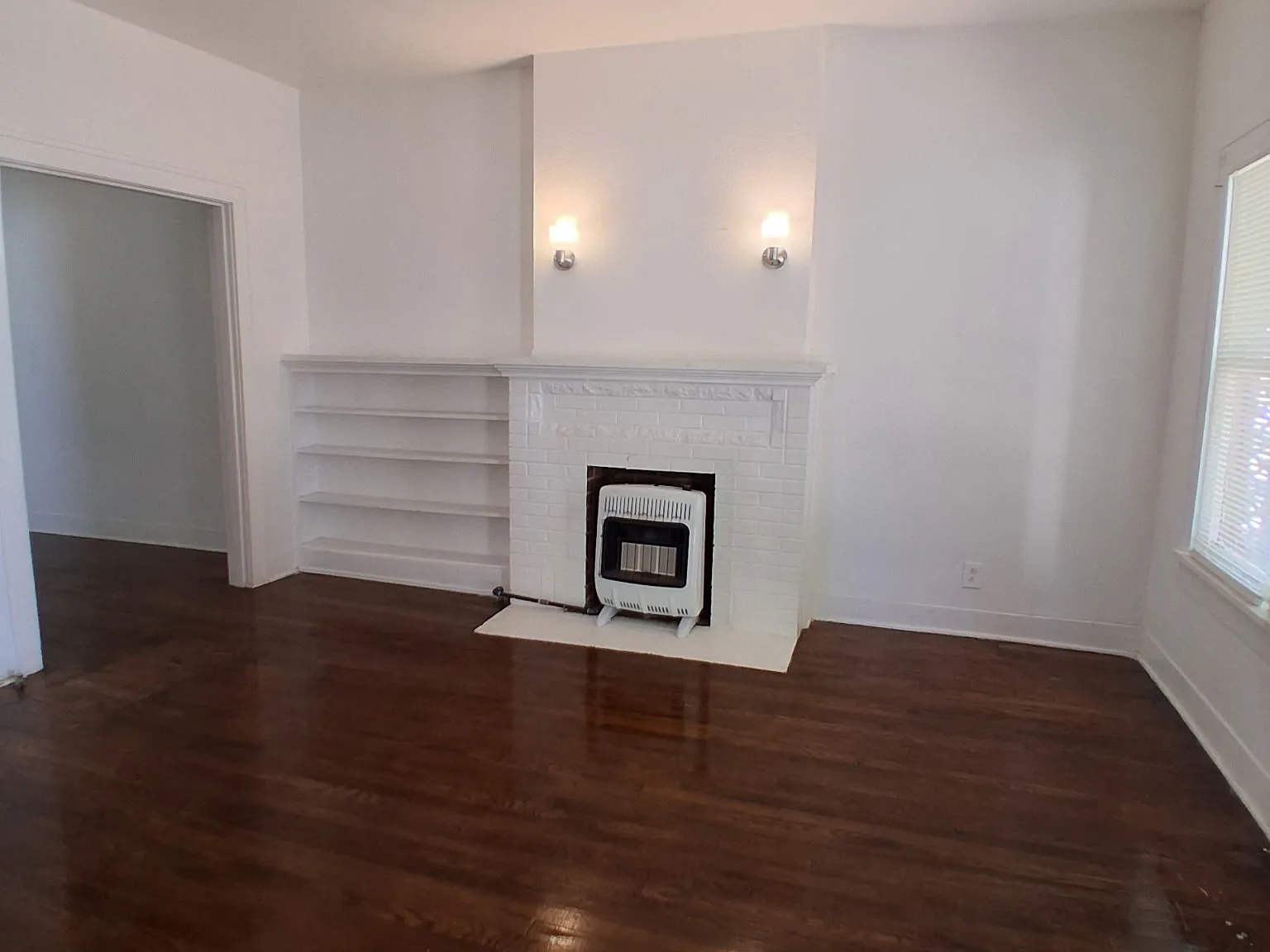707 Baylor St - A — Photo 1