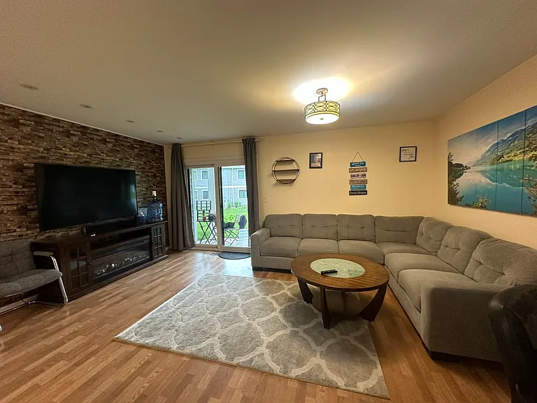 947 Manchester Cir #947 — Photo 3