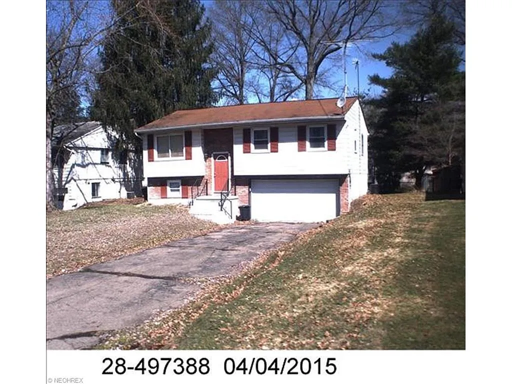 7623 Venice Dr NE photo 1