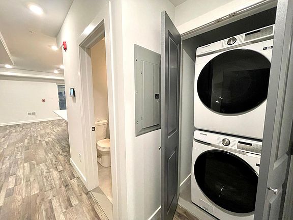 4th image of 1421 N Franklin St #1C