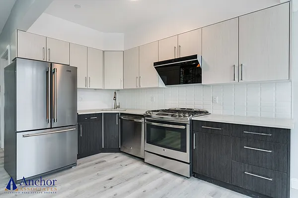 Rented by Anchor Associates | media 11