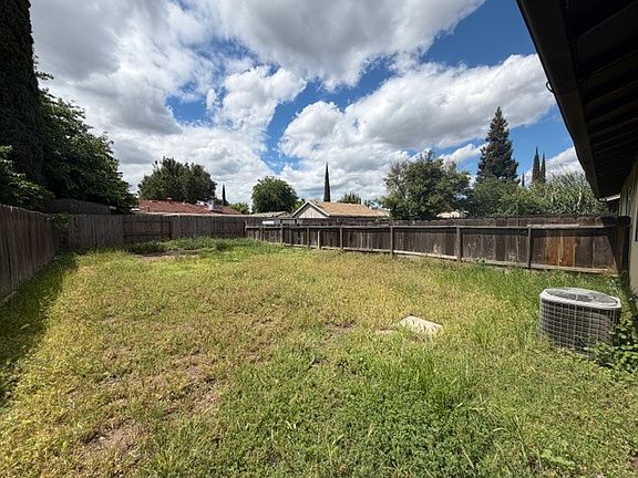 5th image of 513 N Riverside Dr #1