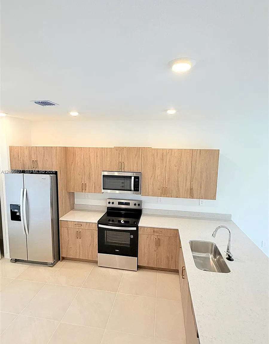 4 bed, 2.5 bath, $3,850 — Photo 4