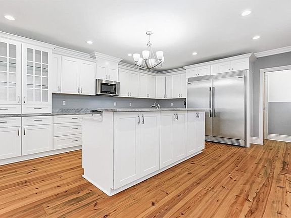 4th image of 2630-32 Peniston St