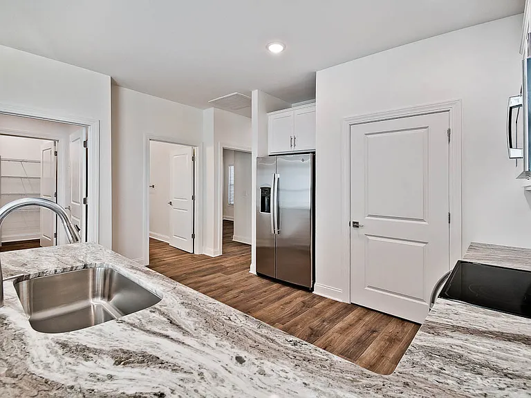 361 Turnberry Ct — Photo 6