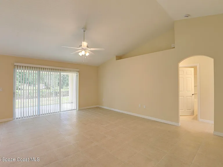 743 Breakwater Ter — Photo 8
