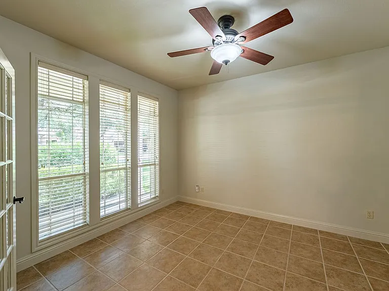 7909 Adelaide Dr — Photo 6