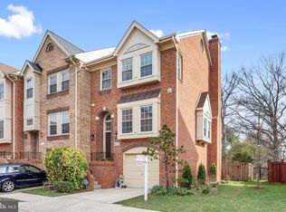 8033 Merry Oaks Ct, Vienna, VA 22182