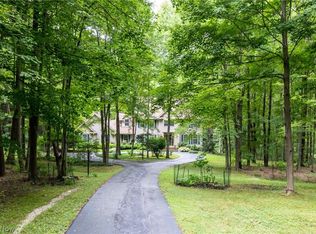 9356 Booth Rd, Kirtland, OH 44094