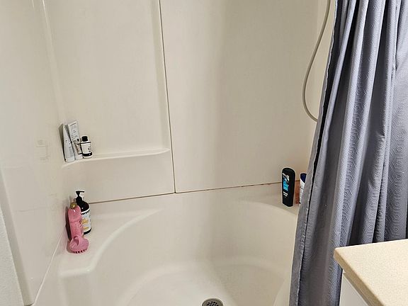 4th image of 2216 Eucalyptus Ave #A