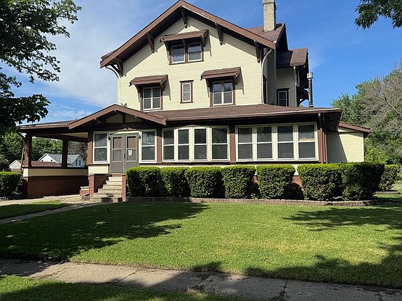 2nd image of 302 S Main St