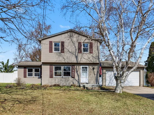 2707 Sandalwood Ct NE, Grand Rapids, MI 49525