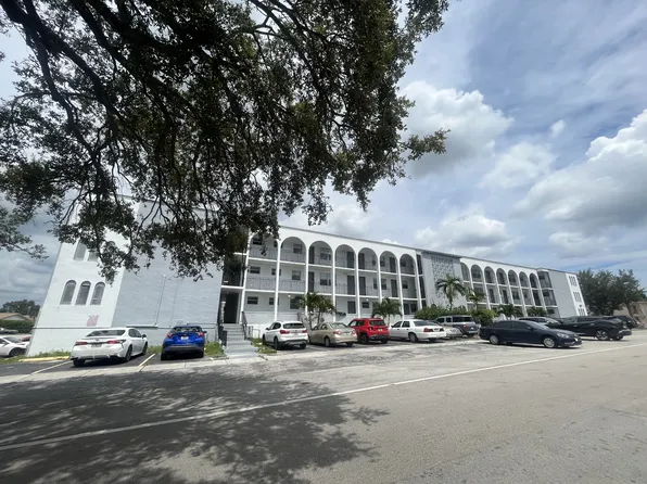 575 NE 143rd St, Miami, FL