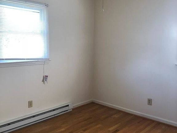 4th image of 114 Fonville St APT 1