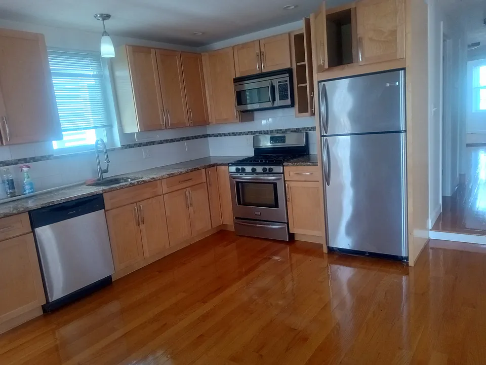 411 Shirley St #2