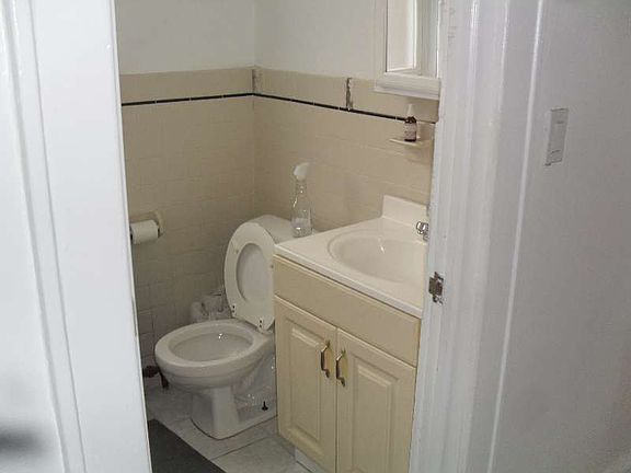5th image of 4258 Byron Ave