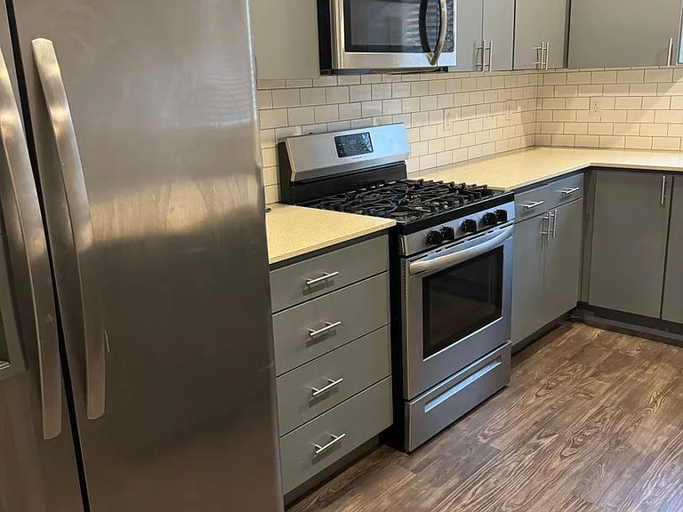 784 SW 14th St — Photo 9
