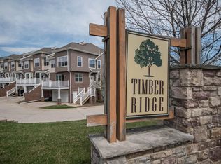 812 Timber Ridge Cir, Waukesha, WI 53189