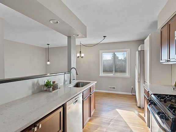 3rd image of 7419 142nd Street Ct