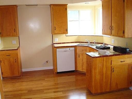 3rd image of 1119 Oakdale Ave