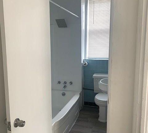 4th image of 1364 McCausland Ave #1S