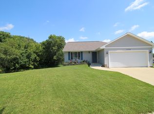 1729 Probst Cir SW, Cedar Rapids, IA 52404