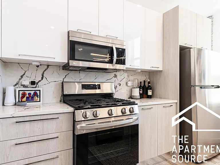 2743 W Division St #4R — Photo 4