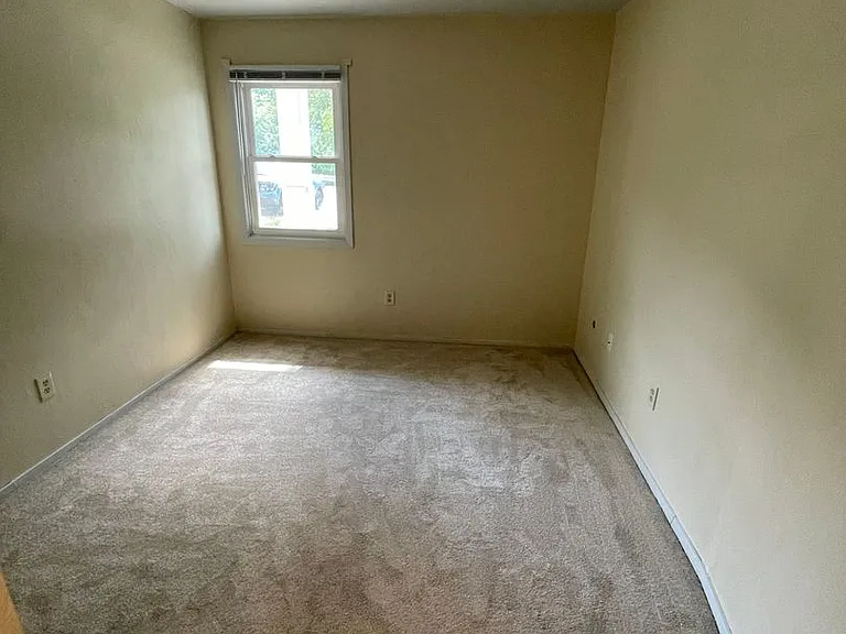 704 Torrey Ln — Photo 9