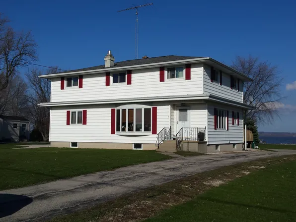 N7903 Lakeshore Dr, Fond Du Lac, WI 54937
