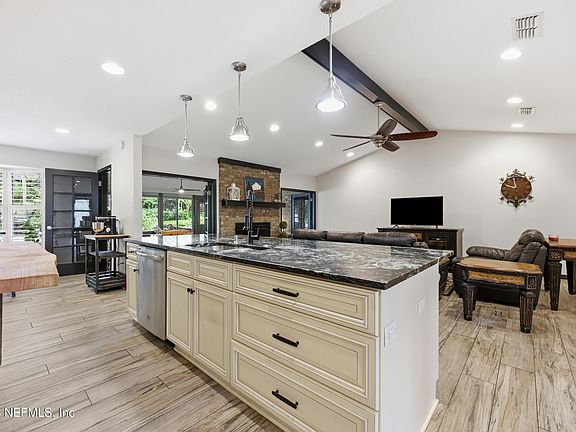 4th image of 905 MIDDLERIDGE Court