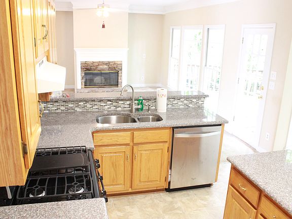 4th image of 4820 Westbury Ln