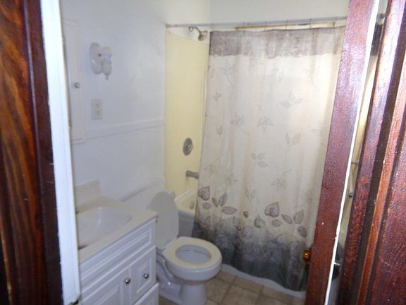 4th image of 1502 W 5th St
