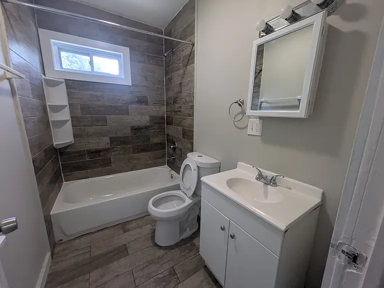 198 Wolcott St #2B — Photo 9