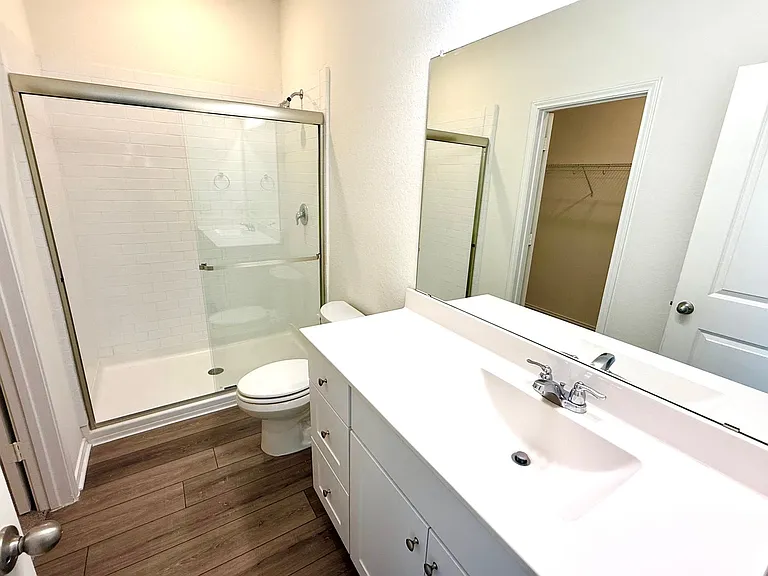 5006 Jovian — Photo 10