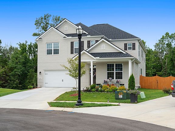 5th image of 1127 Aster Pl
