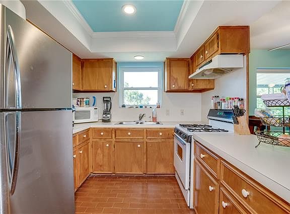 4th image of 184 Crest Dr
