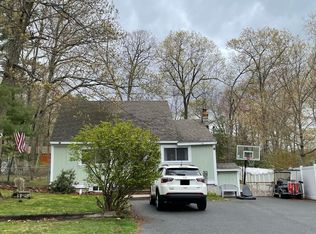 122 Shore Dr, Salem, NH 03079