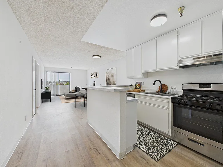 Keystone Apartments — Photo 1