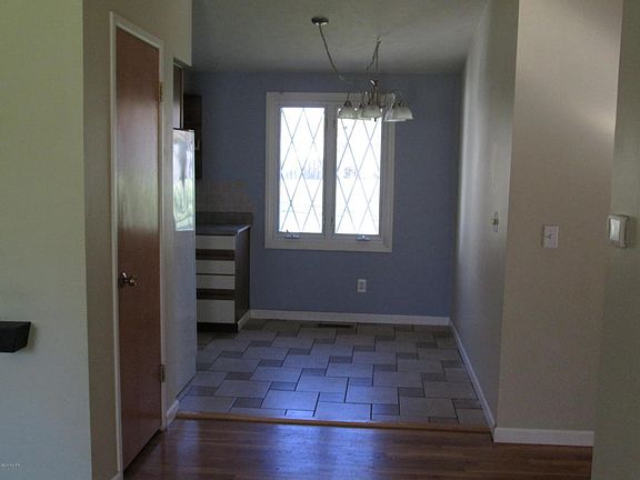 4th image of 34 Columbine Ln