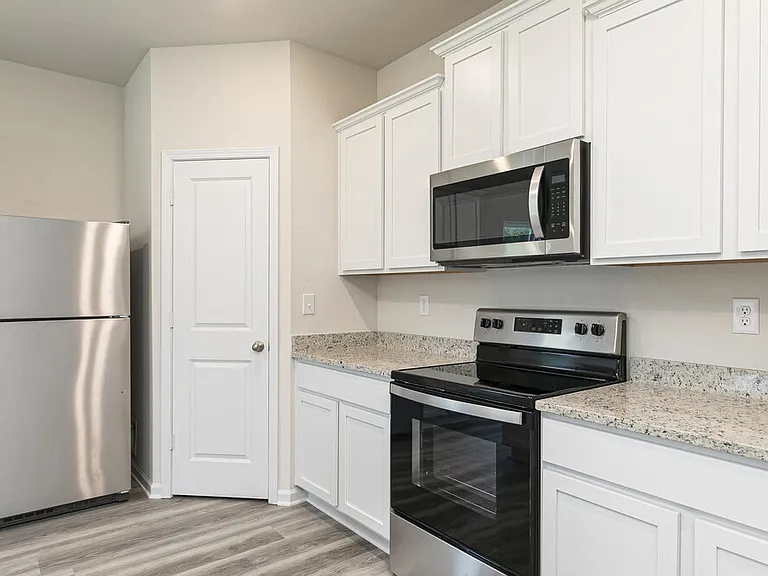723 Berkeley Dr — Photo 6