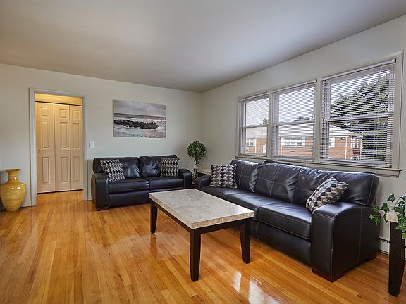 Living Room (Unfurnished)