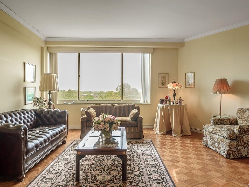 100 Hilton Ave Garden City NY Zillow