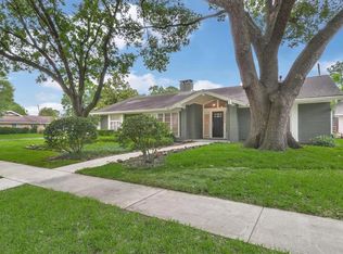 10203 Scofield Ln, Houston, TX 77096