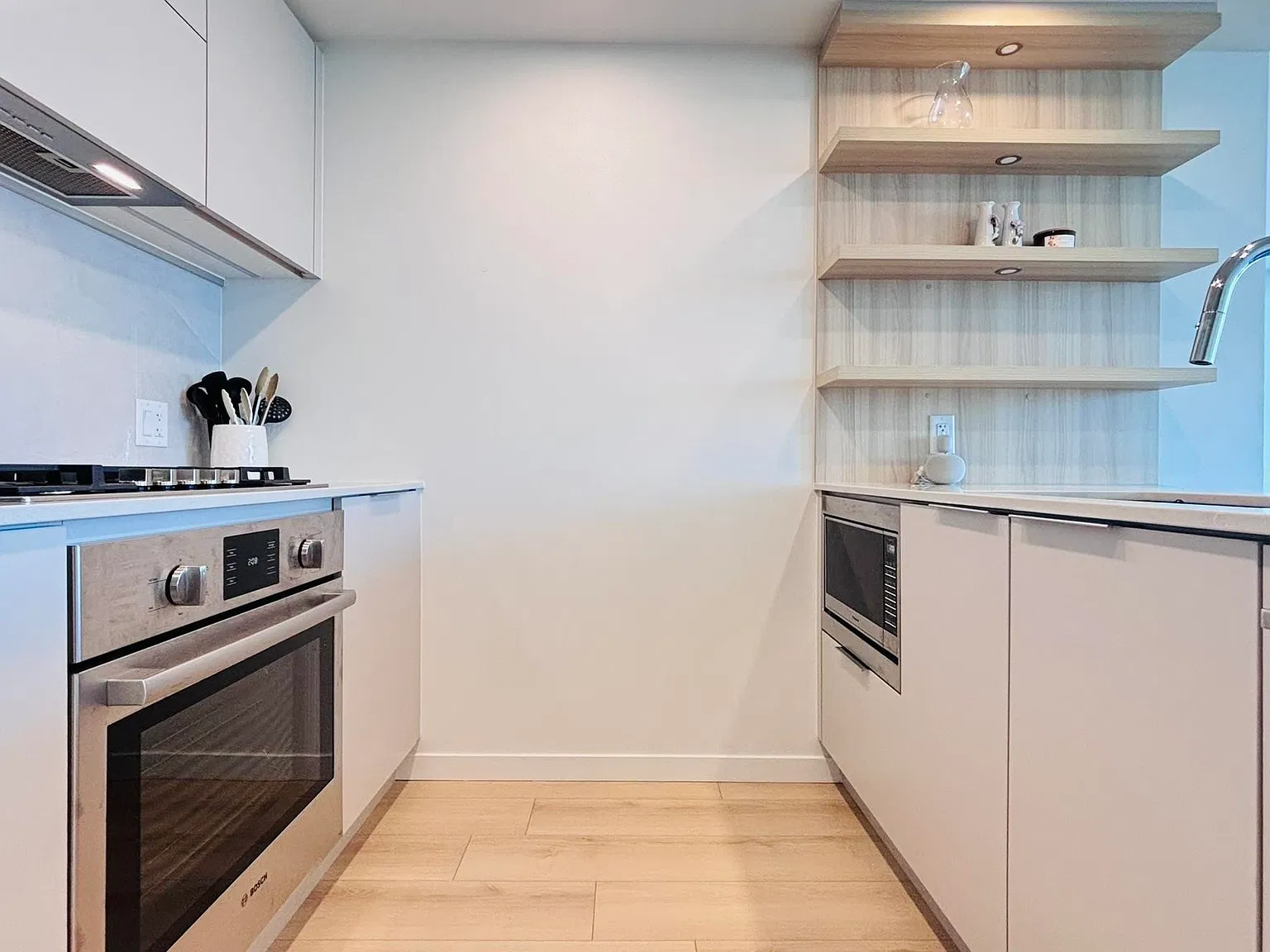 3 bed, 1040 sqft, $3,350 — Photo 3