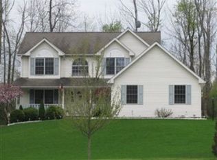 220 Canfield Dr, Chardon, OH 44024