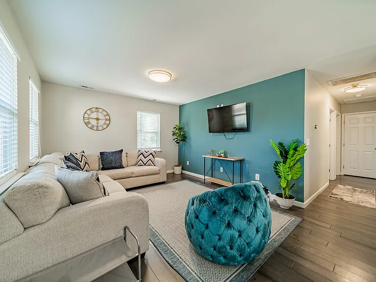 518 Parkwood Ave — Photo 5