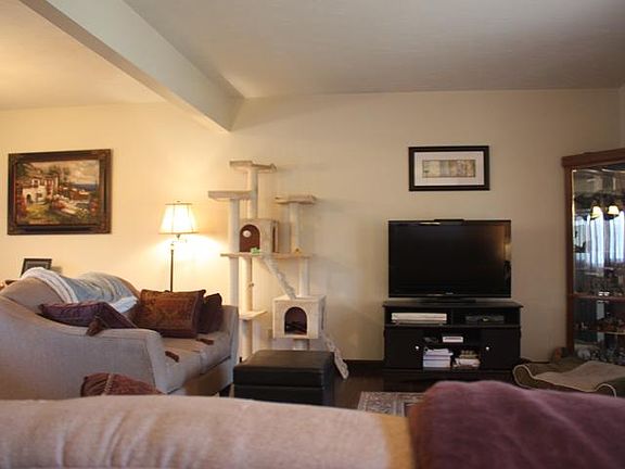 3rd image of 321 W Linden Ave